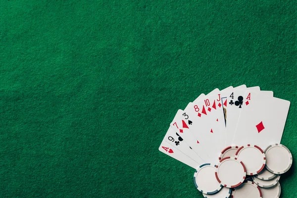 Roulette on mobile with low-data mode Mobile phone displaying Dream Gaming roulette table on honda99 app