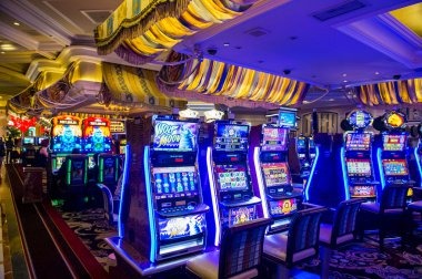 Live-dealer peak hours Live-dealer table availability during peak hours